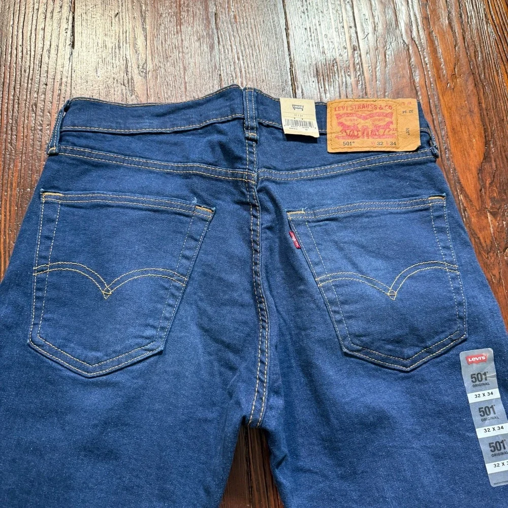 Levis 501 Jeans Mens 32x34 Blue Faded Straight Leg Button Fly‎ Whiskers NWT